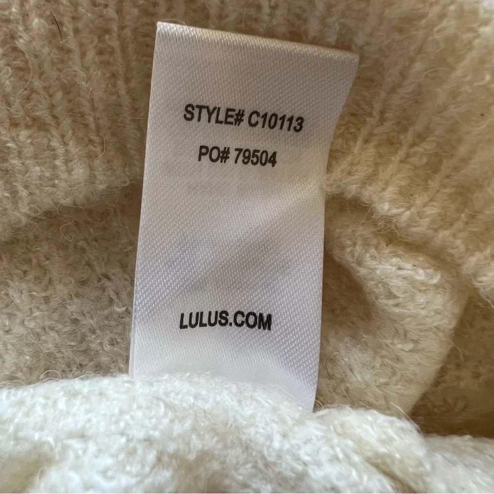 Lulus Emerson drop shoulder v-neck sweater cream 689